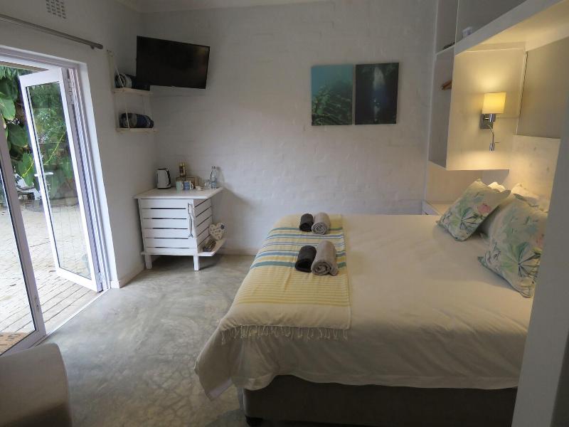 Bare Feet Retreat image