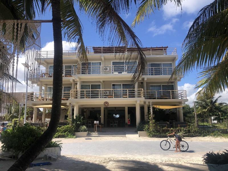 Noah Beach Hotel & Suites