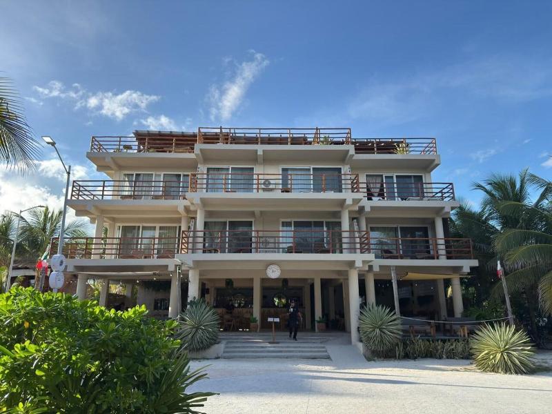 Noah Beach Hotel & Suites