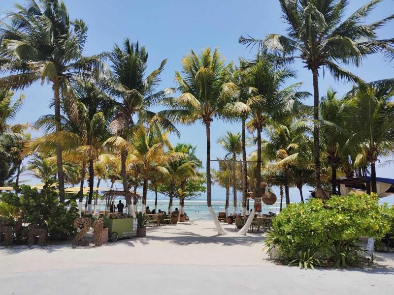 Noah Beach Hotel & Suites