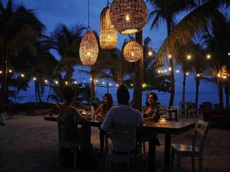 Noah Beach Hotel & Suites