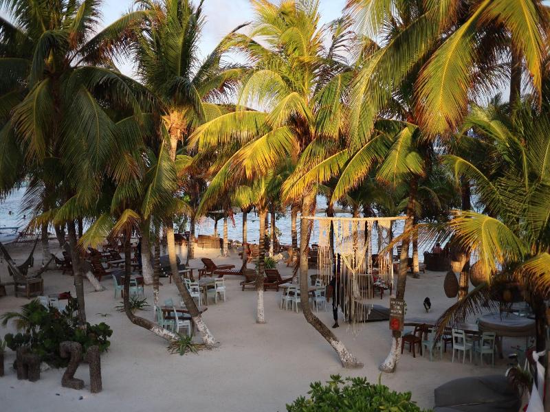 Noah Beach Hotel & Suites