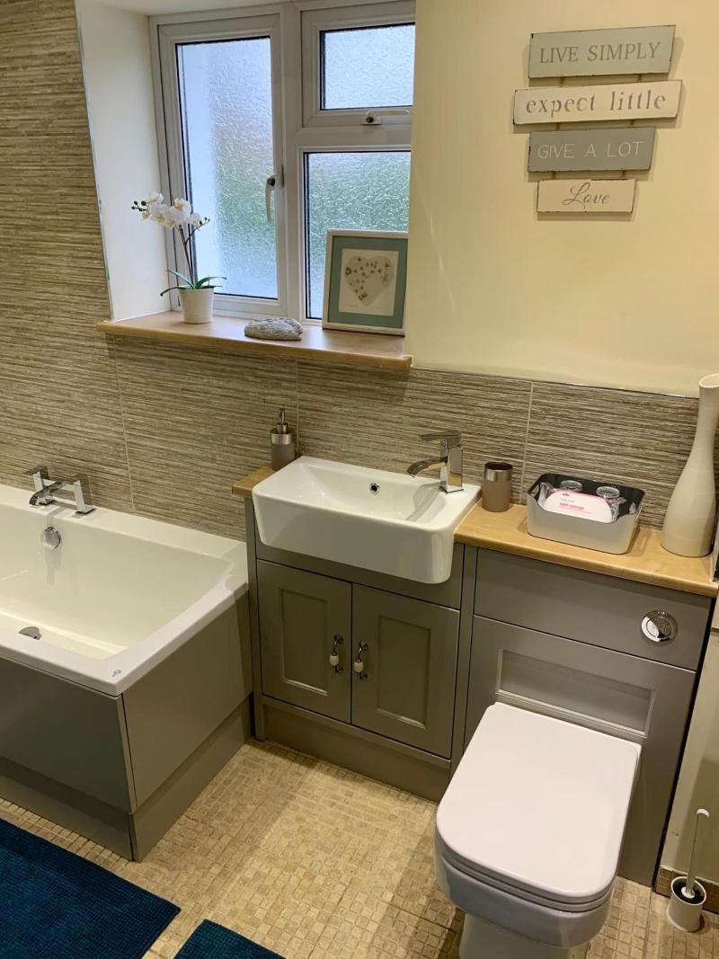 Deri-down Guest House image