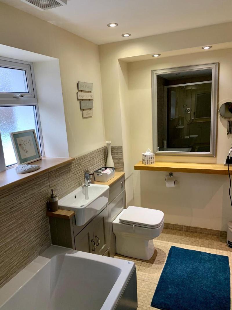 Deri-down Guest House image