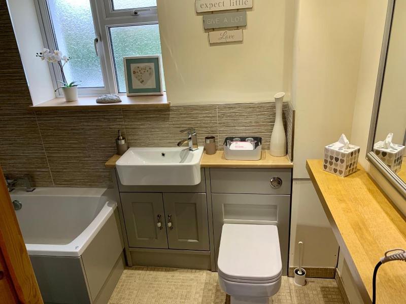 Deri-down Guest House image
