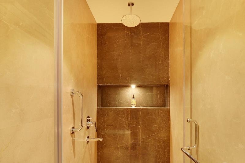 Lemon Tree Hotel Jhansi image