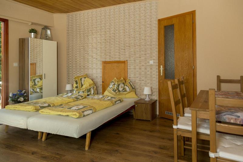 Vadã¡sztanya Apartmanok image