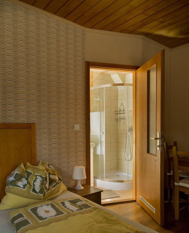Vadã¡sztanya Apartmanok image