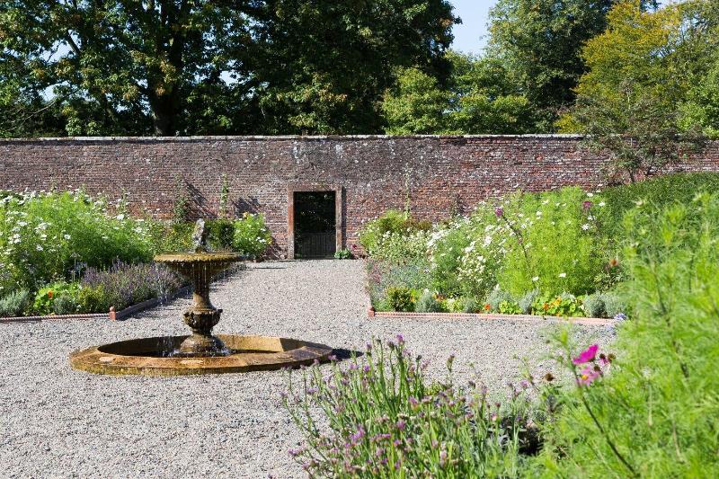Garden View Cottage In A Grade Ii'listed Property — photo 2