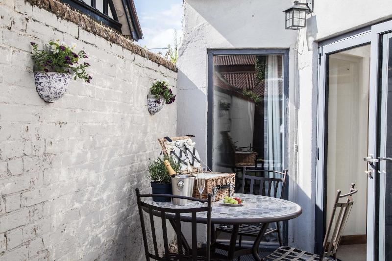 Beach Breeze Cottage image