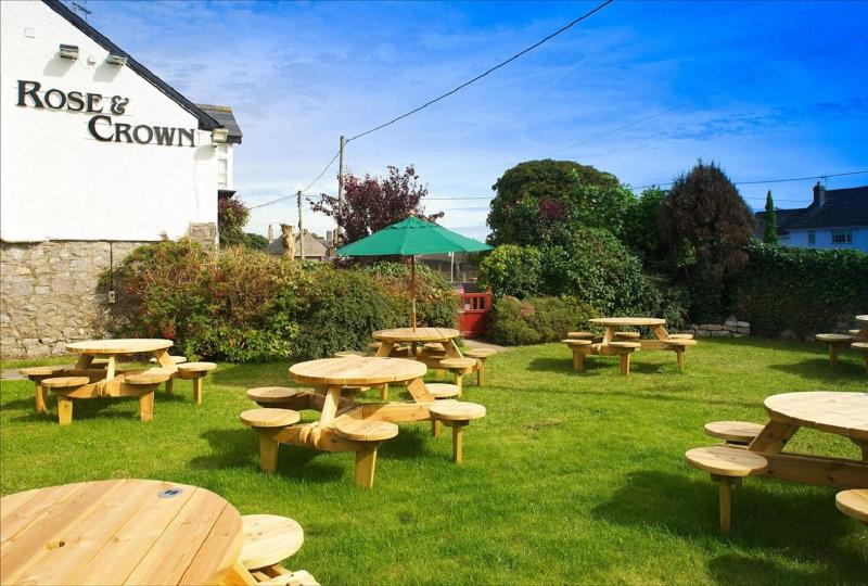 Rose And Crown image