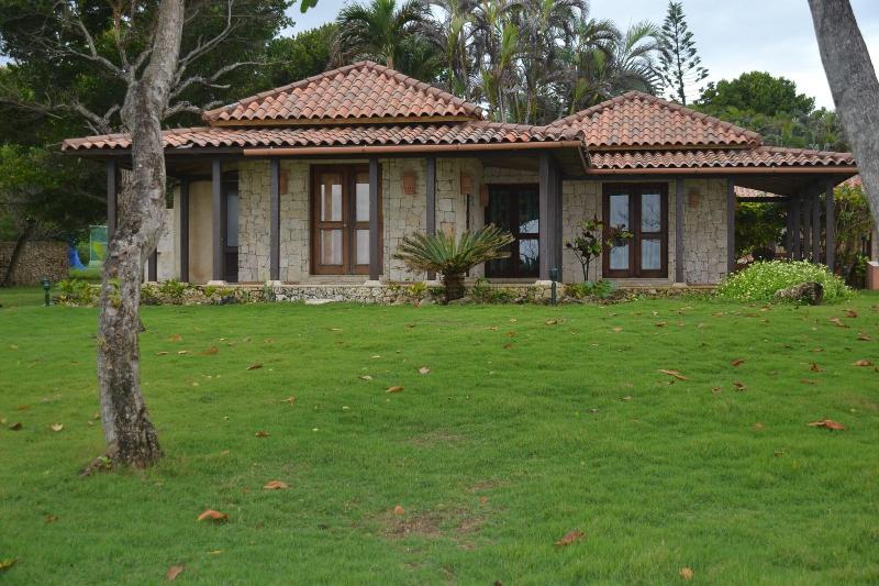 Family Oriented - Private Beach & Horse Stables - — photo 3