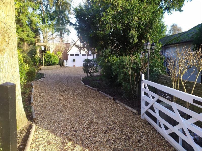 Thatched Eaves image