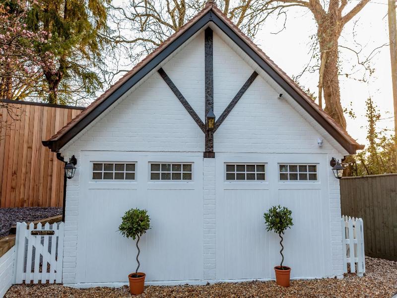 Thatched Eaves image
