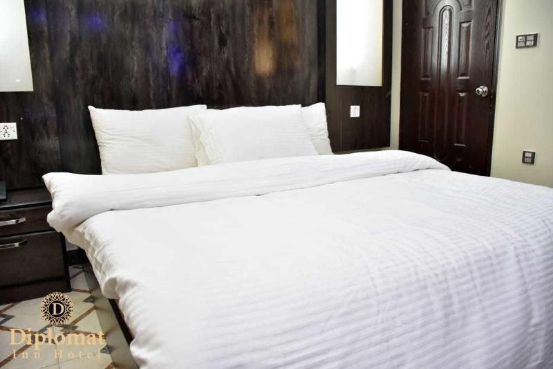 Diplomat Inn Hotel image