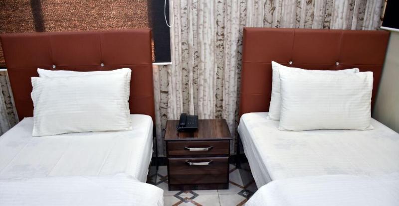 Diplomat Inn Hotel image
