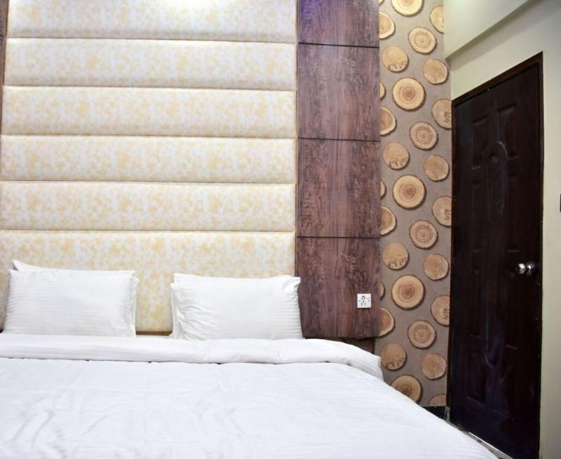 Diplomat Inn Hotel image
