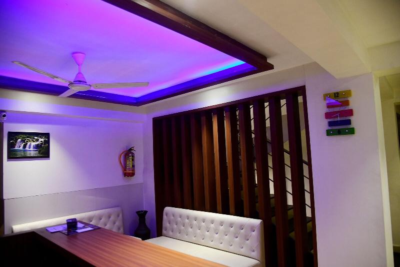 Hotel Monarch Center Point Near Dahanu Beach, Bord — view