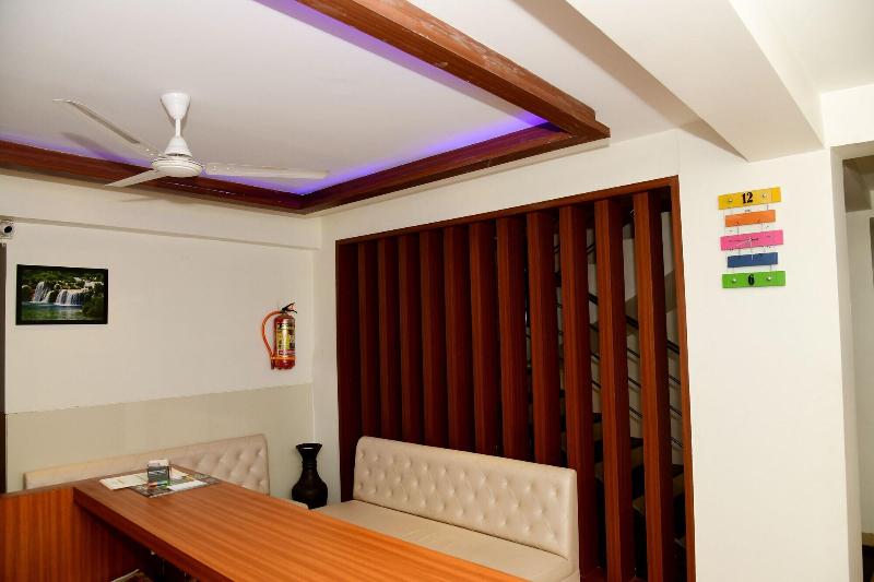 Hotel Monarch Center Point Near Dahanu Beach, Bord