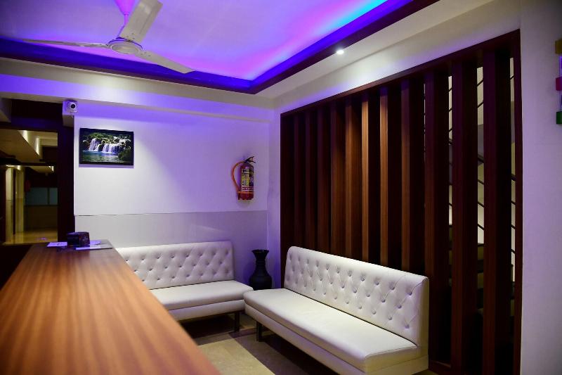 Hotel Monarch Center Point Near Dahanu Beach, Bord
