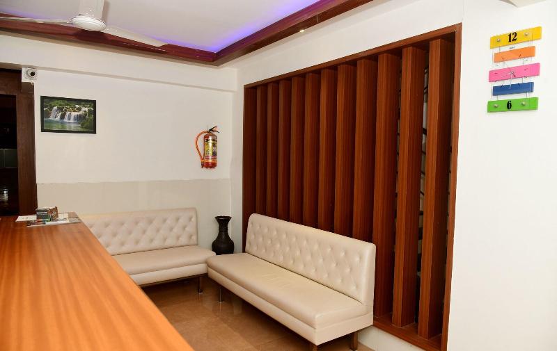 Hotel Monarch Center Point Near Dahanu Beach, Bord