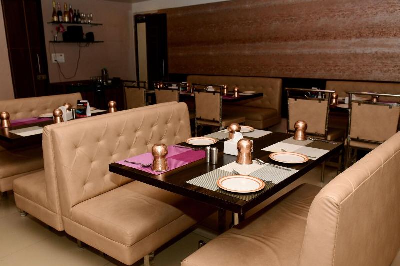 Hotel Monarch Center Point Near Dahanu Beach, Bord