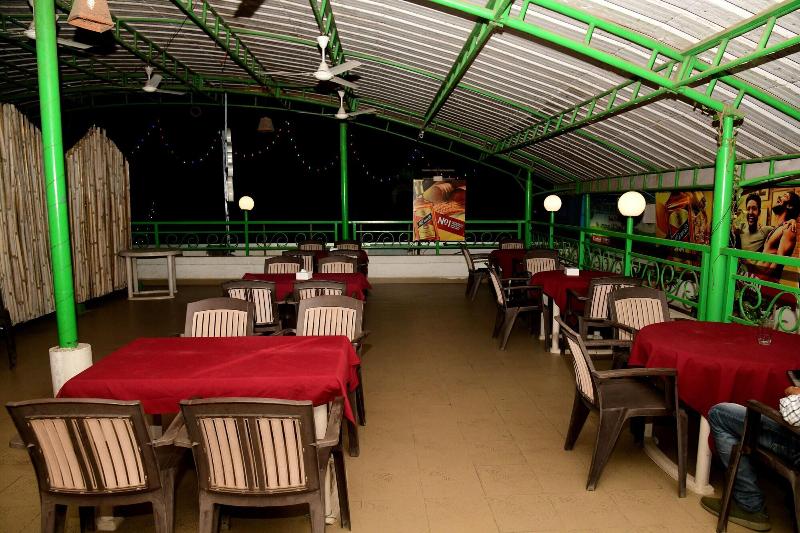 Hotel Monarch Center Point Near Dahanu Beach, Bord
