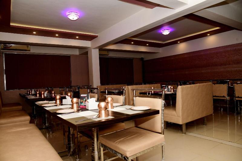 Hotel Monarch Center Point Near Dahanu Beach, Bord