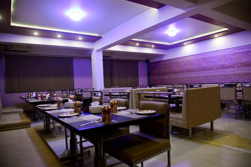 Hotel Monarch Center Point Near Dahanu Beach, Bord