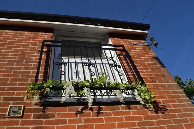 Frinton Escapes - The Cottage image