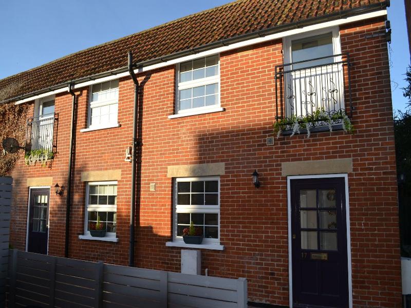 Frinton Escapes - The Cottage image