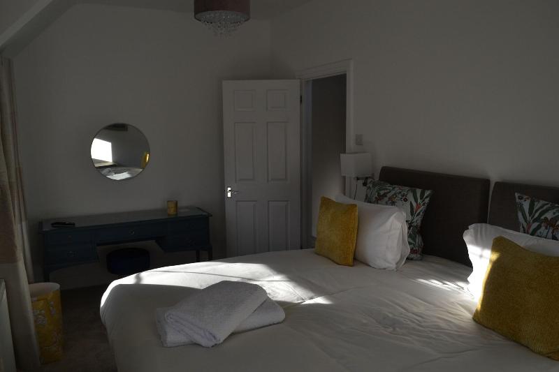 Frinton Escapes - The Cottage image
