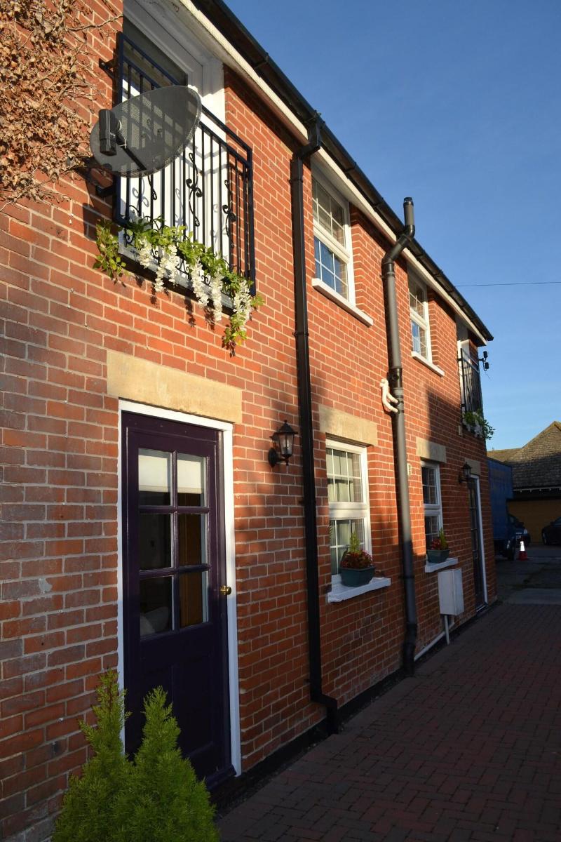 Frinton Escapes - The Cottage image