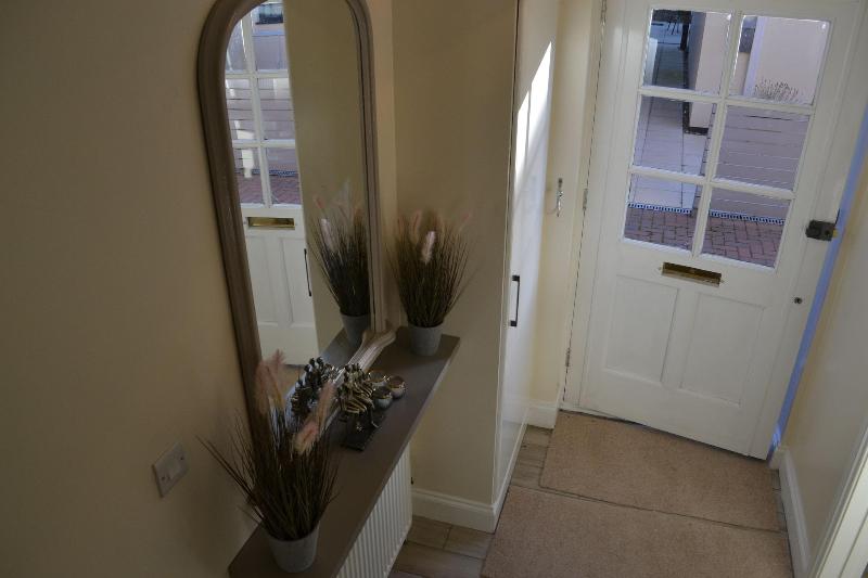 Frinton Escapes - The Cottage image
