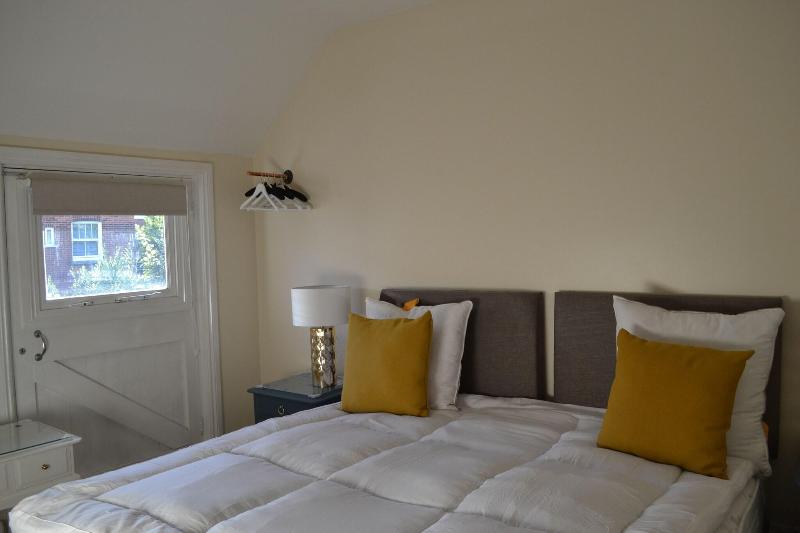 Frinton Escapes - The Cottage image