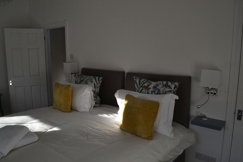 Frinton Escapes - The Cottage image