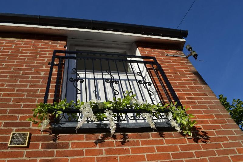 Frinton Escapes - The Cottage image