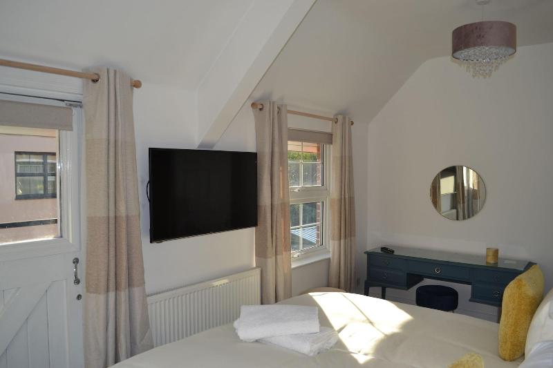 Frinton Escapes - The Cottage image