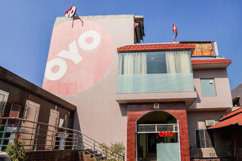 Oyo 30366 German Cafe 2