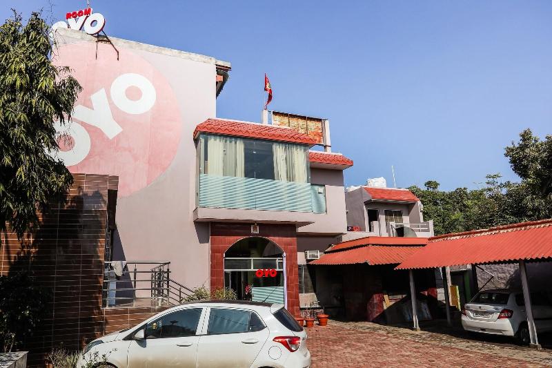 Oyo 30366 German Cafe 3
