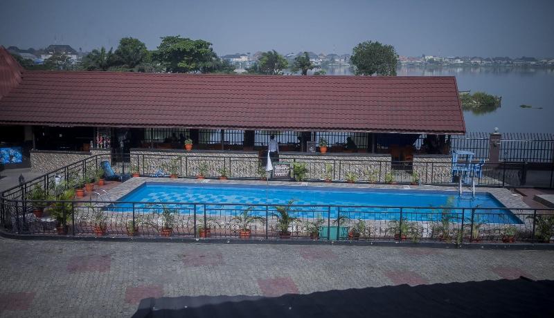 Benny Hotel image