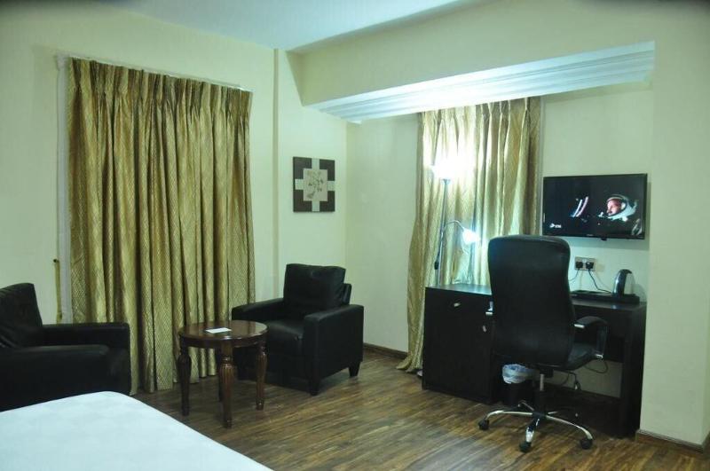 Benny Hotel image