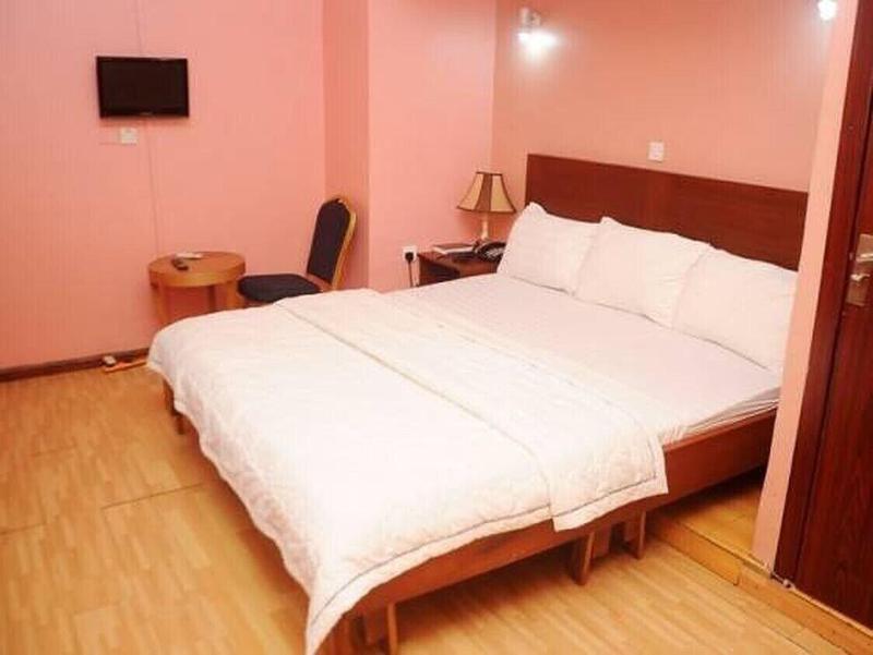 Benny Hotel image