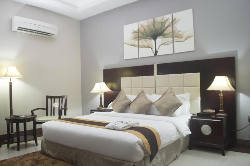 Benny Hotel image