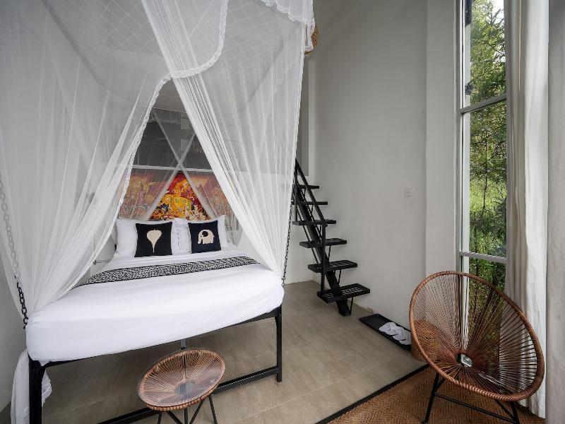 Treehouse Chalets image