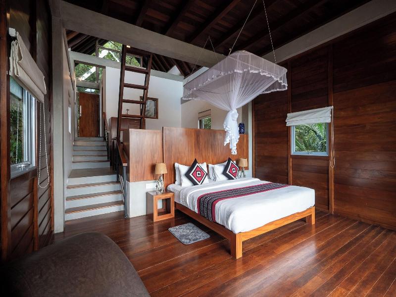 Treehouse Chalets image