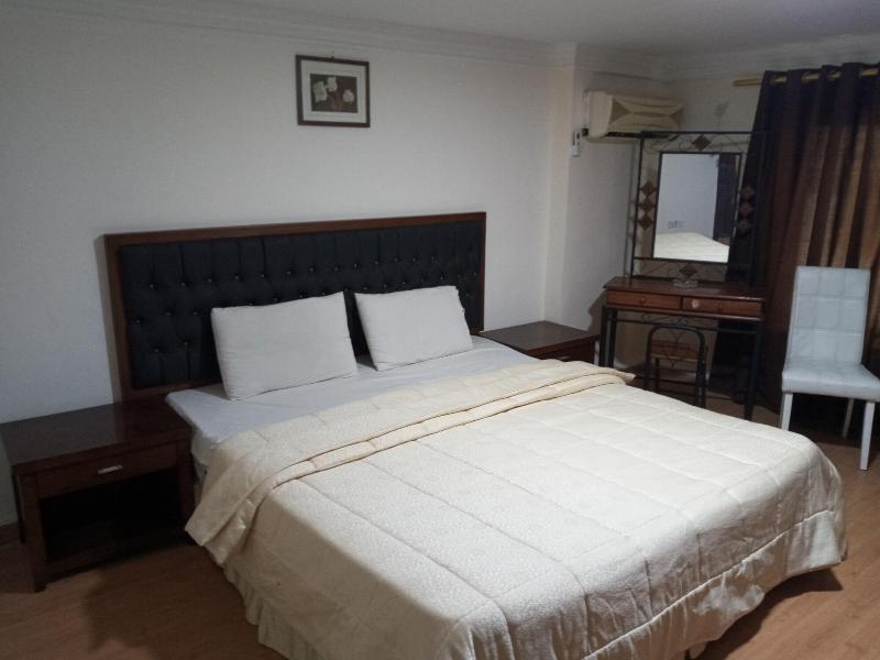 Seleen Hotel Suites image