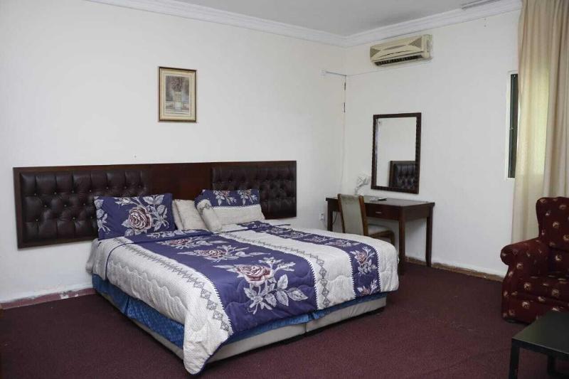 Seleen Hotel Suites image