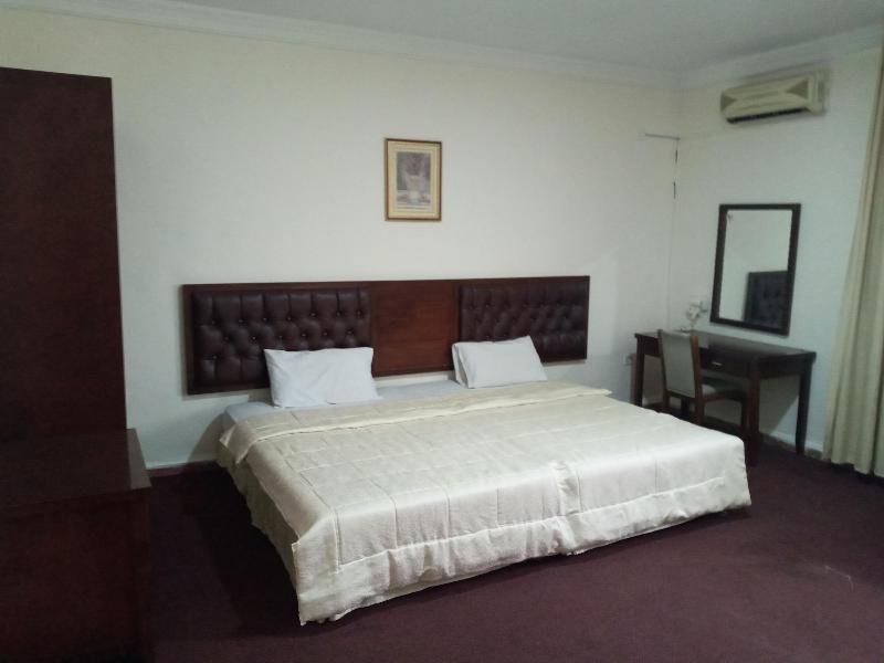 Seleen Hotel Suites image
