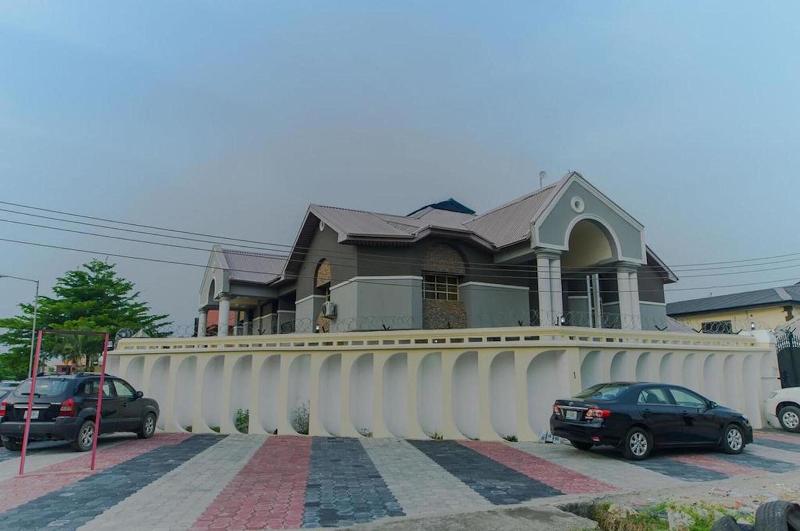 Cribville Hotel & Suites image
